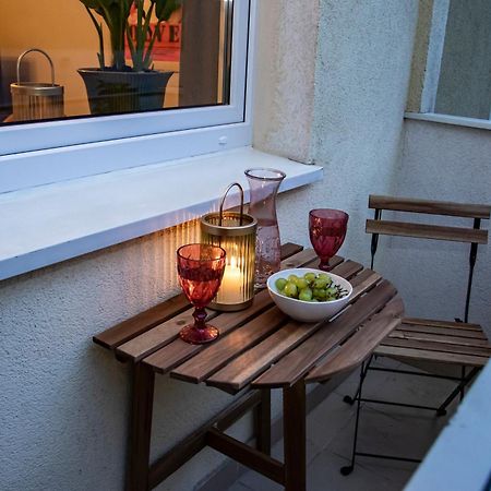 Apartament Przy Metrze Wierzbno Z Nuta Vintage Varsavia Esterno foto