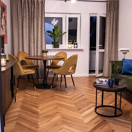 Apartament Przy Metrze Wierzbno Z Nuta Vintage Varsavia Esterno foto
